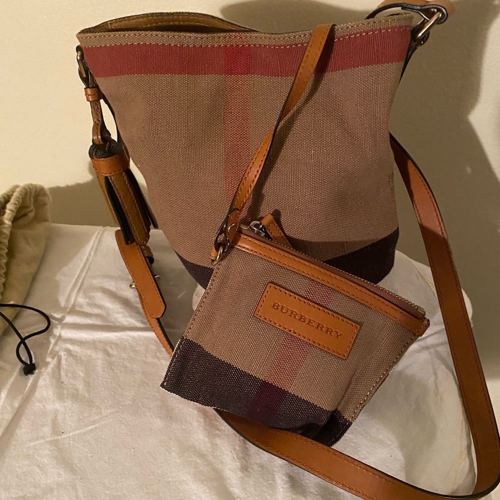 Burberry Ashby shoulder bag like new. Worn only a few times.